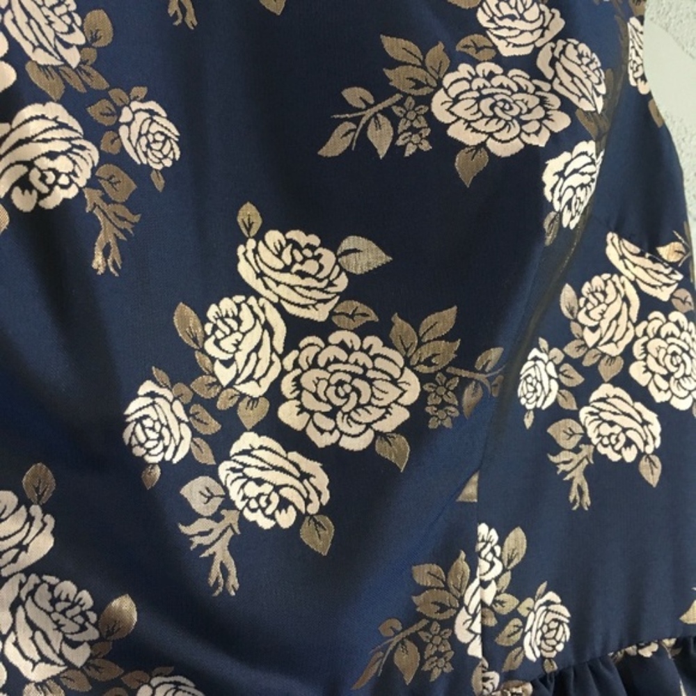❌SOLD ❌gal Meets Glam Jenny Navy Dress wgold roses - Picture 8 of 8